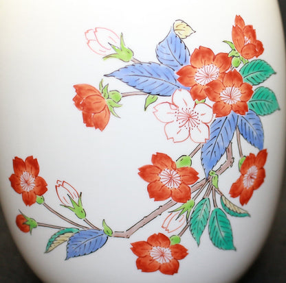 25565 14th generation Sakaida Kakiemon (Muddy hand vase with cherry blossom design)