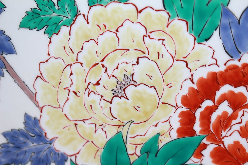 23120 Living National Treasure 14th Generation Sakaida Kakiemon (Muddy Peony and Chrysanthemum Design Plate) 