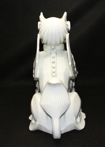 25547 12th generation Sakaida Kakiemon (white porcelain kirin figurine) SAKAIDA Kakiemon