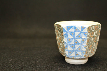 24347 Kazuo Yamaji (paper cutting design sake cup) 