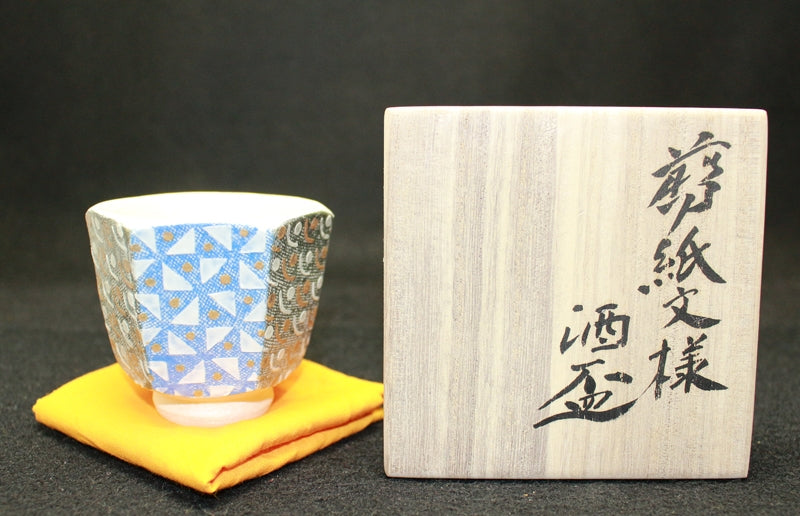 24347 Kazuo Yamaji (paper cutting design sake cup) 