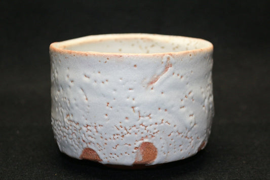 25185 TAMAOKI Yasuo (Shino tea bowl) 