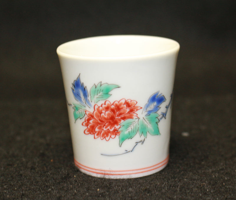 25621 Sanemon [13th Kakiemon, 12th Taroemon, 12th Imaemon] (Sake cup) 