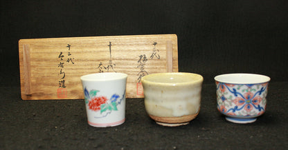 25621 Sanemon [13th Kakiemon, 12th Taroemon, 12th Imaemon] (Sake cup) 