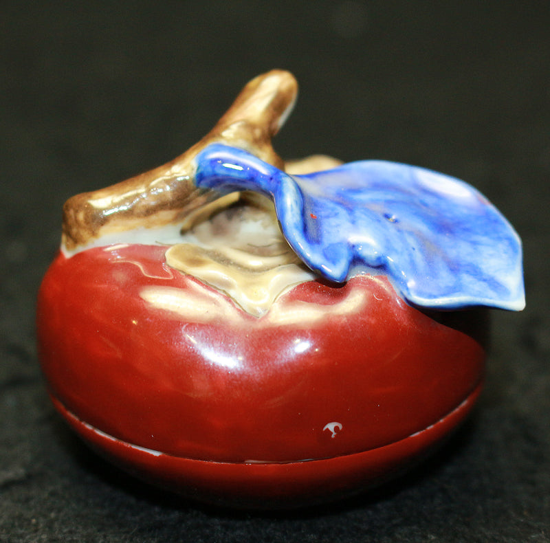 25608 12th generation Sakaida Kakiemon (Incense holder in the shape of a persimmon) 