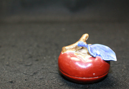 25608 12th generation Sakaida Kakiemon (Incense holder in the shape of a persimmon) 