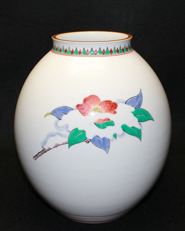 25623 13th SAKAIDA Kakiemon (Vase with camellia pattern in cloudy hands) SAKAIDA Kakiemon 