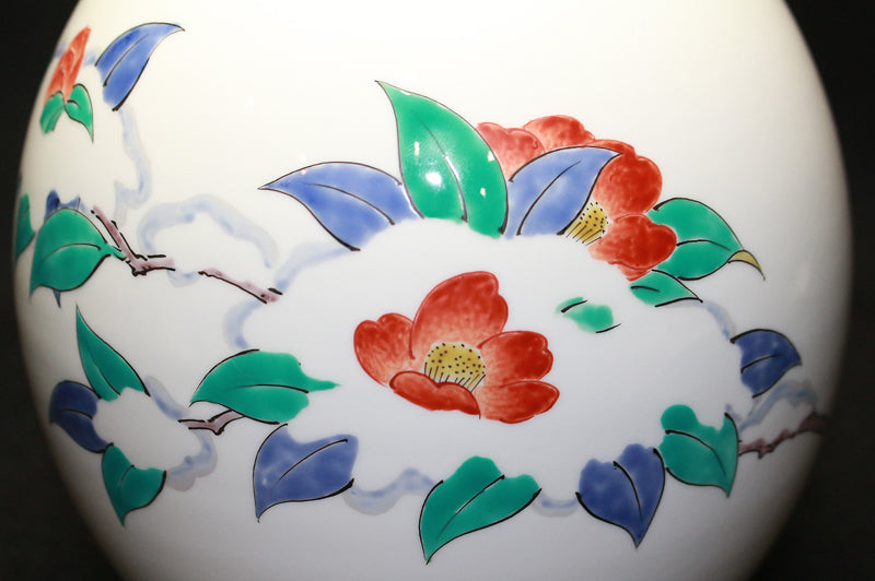 25623 13th SAKAIDA Kakiemon (Vase with camellia pattern in cloudy hands) SAKAIDA Kakiemon 