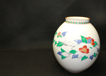 25623 13th SAKAIDA Kakiemon (Vase with camellia pattern in cloudy hands) SAKAIDA Kakiemon 