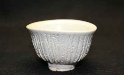 25148 UCHIDA Koichi (Kuchiki-style white porcelain sake cup) 