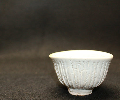 25148 UCHIDA Koichi (Kuchiki-style white porcelain sake cup) 