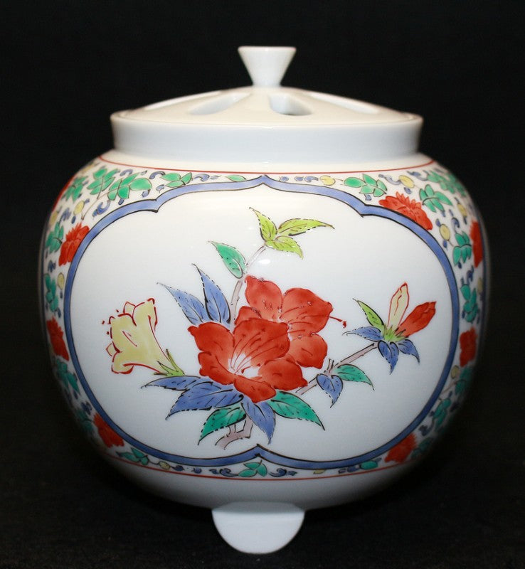 25640 Living National Treasure 14th generation Sakaida Kakiemon (Nigorote Sanpowariyama Azalea Design Incense Burner) 