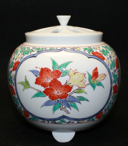 25640 Living National Treasure 14th generation Sakaida Kakiemon (Nigorote Sanpowariyama Azalea Design Incense Burner) 