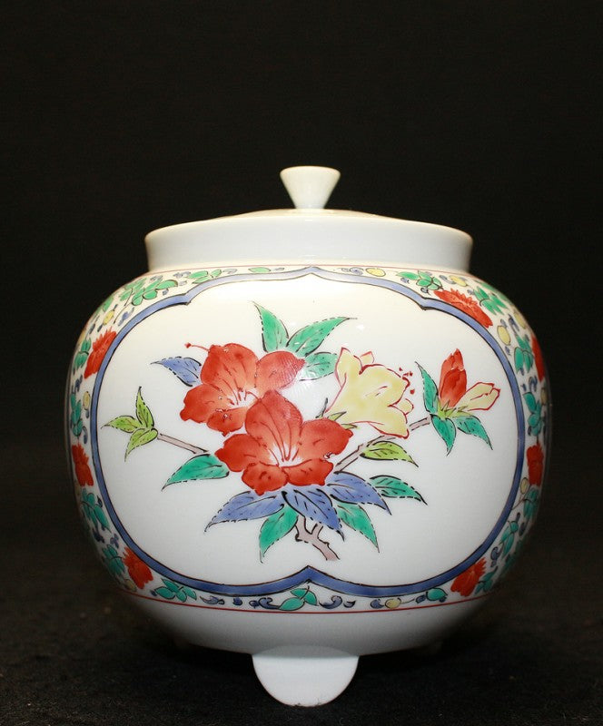 25640 Living National Treasure 14th generation Sakaida Kakiemon (Nigorote Sanpowariyama Azalea Design Incense Burner) 