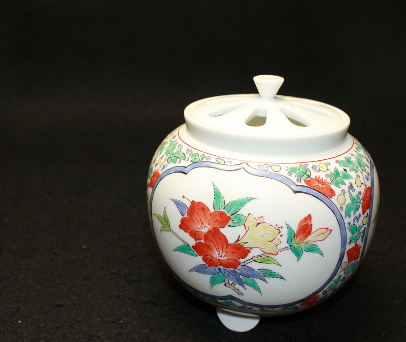 25640 Living National Treasure 14th generation Sakaida Kakiemon (Nigorote Sanpowariyama Azalea Design Incense Burner) 