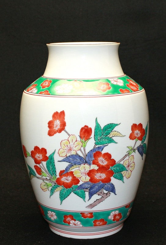 24779 Living National Treasure 14th Generation Sakaida Kakiemon (Muddy hand vase with cherry blossom design) 