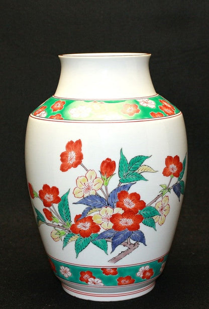 24779 Living National Treasure 14th Generation Sakaida Kakiemon (Muddy hand vase with cherry blossom design) 