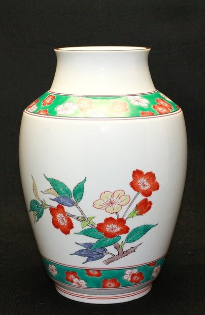 24779 Living National Treasure 14th Generation Sakaida Kakiemon (Muddy hand vase with cherry blossom design) 