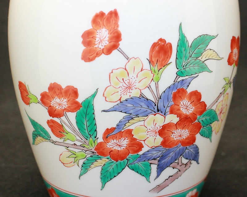 24779 Living National Treasure 14th Generation Sakaida Kakiemon (Muddy hand vase with cherry blossom design) 