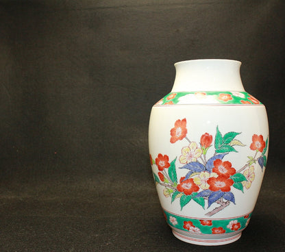 24779 Living National Treasure 14th Generation Sakaida Kakiemon (Muddy hand vase with cherry blossom design) 