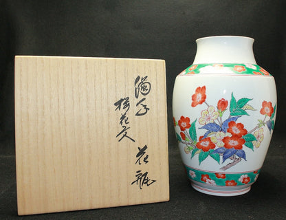 24779 Living National Treasure 14th Generation Sakaida Kakiemon (Muddy hand vase with cherry blossom design) 