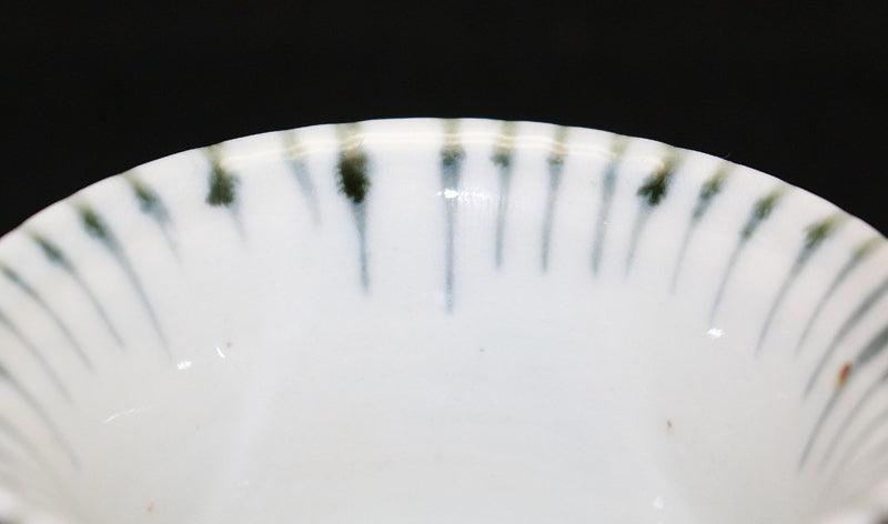 24405 Kitaoji Rosanjin (Blue and white straw sake cup (Kuroda Touanshi)) 