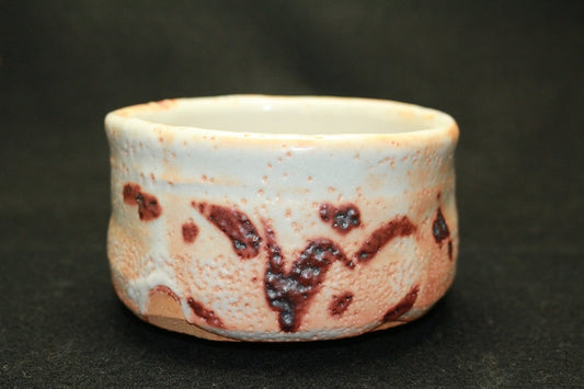 24827 Kato Tokuro (Illustrated Shino tea bowl "Echigo Road" (Work featured in the catalogue, 1985)) 