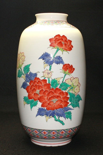 22281 14th generation Sakaida Kakiemon (Muddy peony pattern vase)