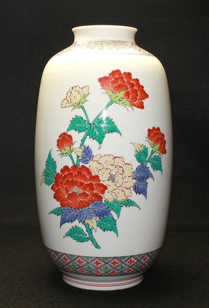 22281 14th generation Sakaida Kakiemon (Muddy peony pattern vase)