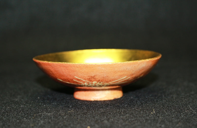 23242 11th generation Raku Keiinyu (gold-plated sake cup with pine painting by Nakamura Raisho) 