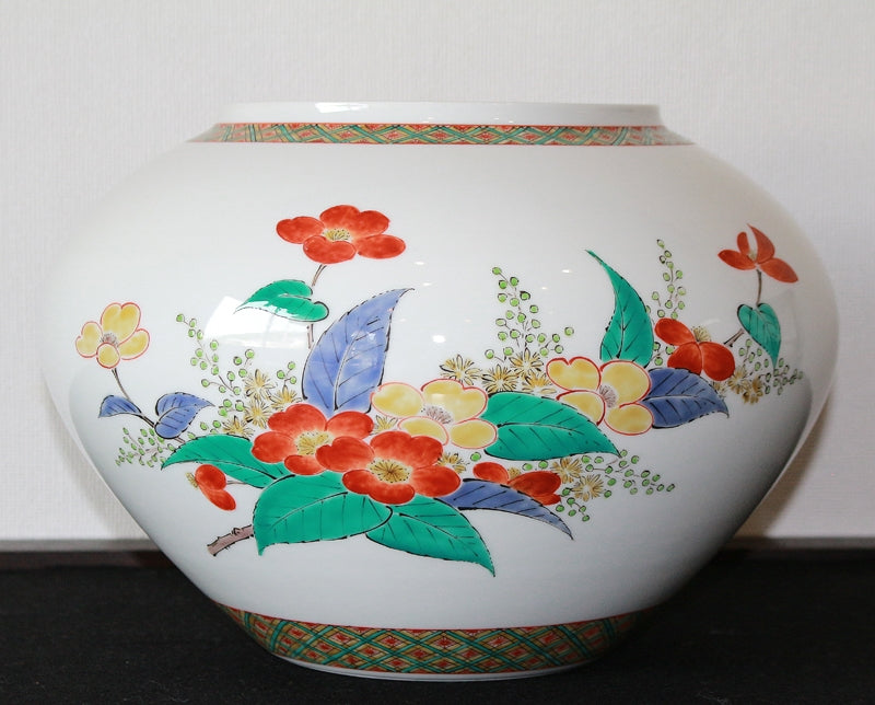 24442 Living National Treasure 14th generation Sakaida Kakiemon (Darkened bush-shaped flower vase) 