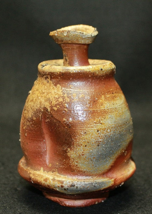 25235 KAKUREZAKI Ryuichi (Bizen sake ware) 