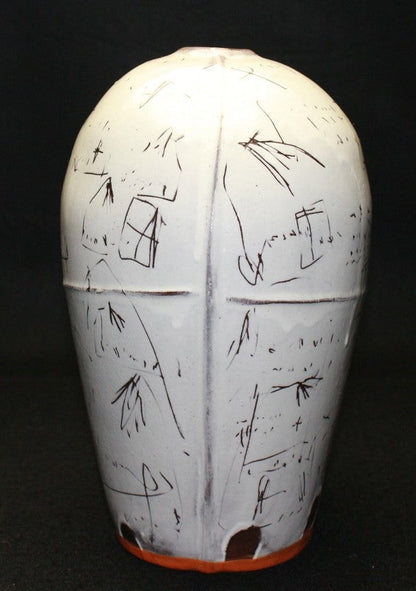 22555 UCHIDA Koichi (Red engraved vase with high base) 