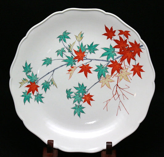 25241 14th generation Sakaida Kakiemon (Muddy maple leaf patterned plate) 