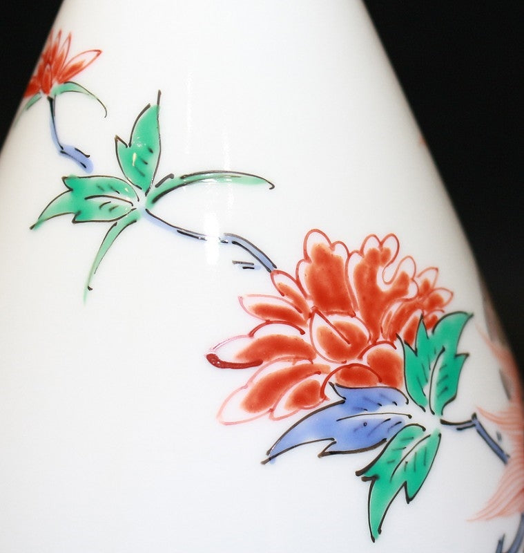 25189 13th generation Sakaida Kakiemon (Muddy hand peony and lion design vase) 