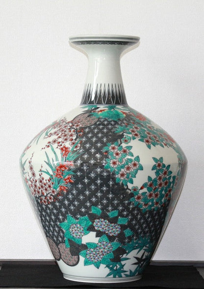 24606 Living National Treasure 14th Imaizumi Imaemon (Colored Snowflakes and Ink Splashes with Four Seasons Flower Design Vase (Solo Exhibition Work)) 