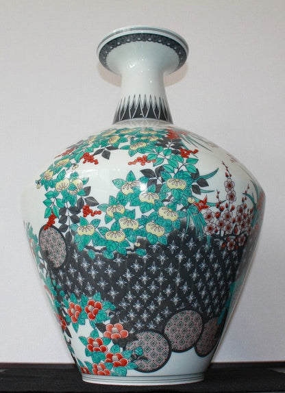 24606 Living National Treasure 14th Imaizumi Imaemon (Colored Snowflakes and Ink Splashes with Four Seasons Flower Design Vase (Solo Exhibition Work)) 