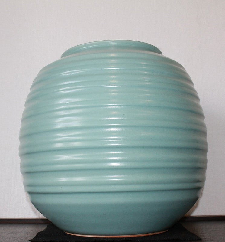 25248 Living National Treasure NAKAJIMA Hiroshi (Celadon Vase) 