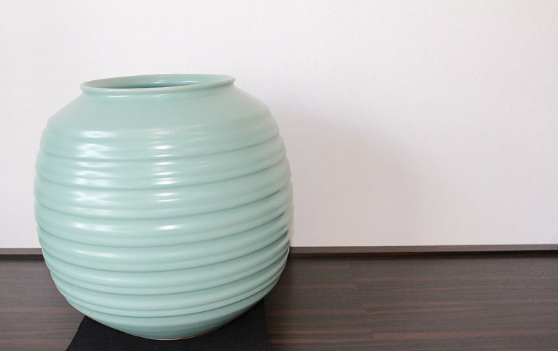 25248 Living National Treasure NAKAJIMA Hiroshi (Celadon Vase) 