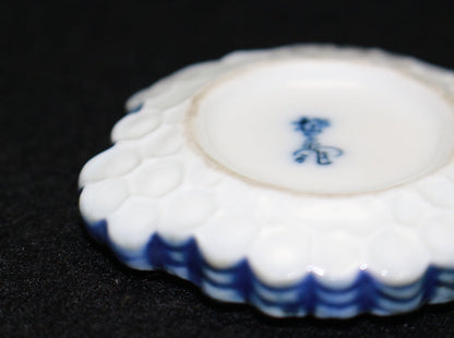 23307 十二代 酒井田柿右衛門(蜂の巣形香合)SAKAIDA Kakiemon