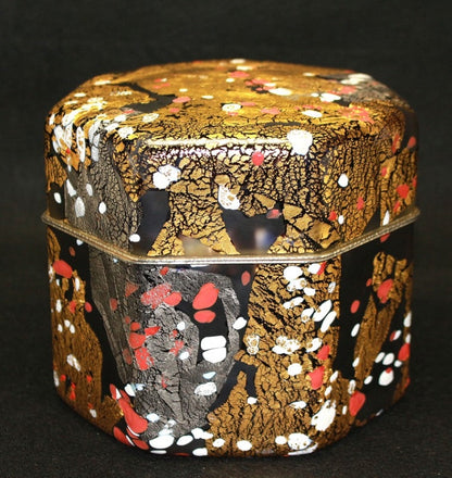 23322 FUJITA Kyohei (Hand-blown decorative box, red and white plum blossoms) 