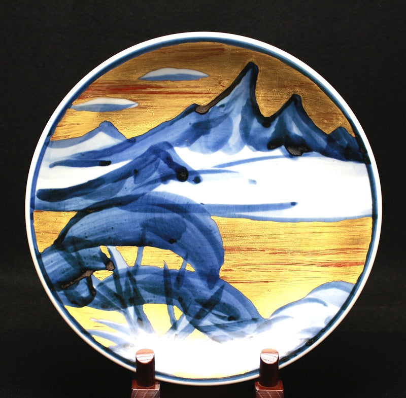 23342 Living National Treasure Yuzo Kondo Gold-painted Mountain Blue and White Plate KONDO Yuzo