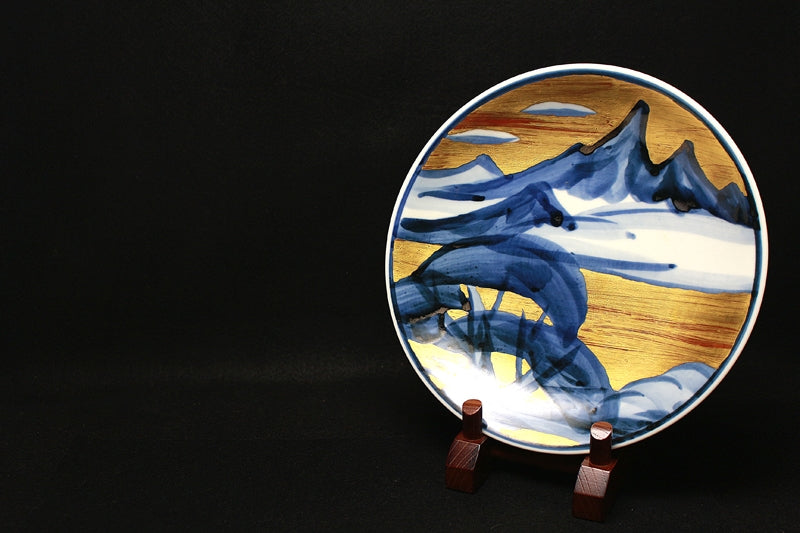 23342 Living National Treasure Yuzo Kondo Gold-painted Mountain Blue and White Plate KONDO Yuzo