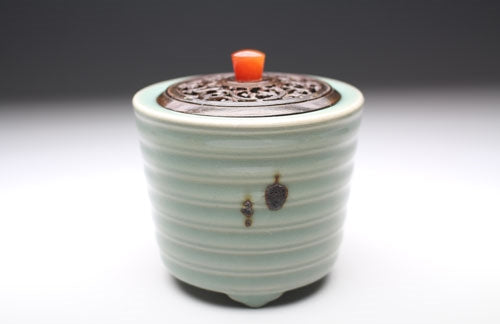 20868 ITAYA Hazan (celadon incense burner)