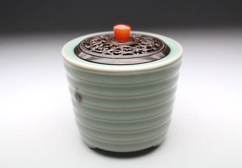 20868 ITAYA Hazan (celadon incense burner)