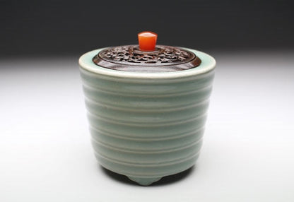 20868 ITAYA Hazan (celadon incense burner)