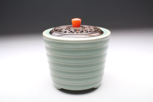 20868 ITAYA Hazan (celadon incense burner)