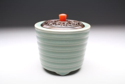 20868 ITAYA Hazan (celadon incense burner)