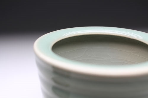 20868 ITAYA Hazan (celadon incense burner)