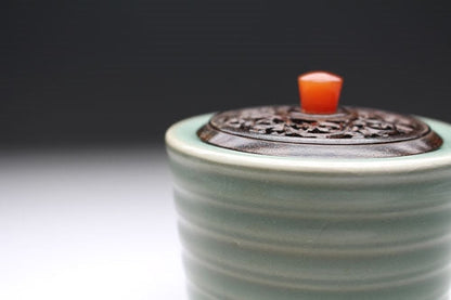 20868 ITAYA Hazan (celadon incense burner)